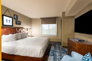 Postel nebo postele na pokoji v ubytování Radisson Hotel Fairview Heights - St Louis