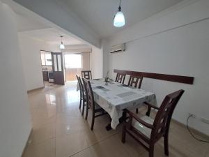 a dining room with a table and some chairs at Precioso Depa 3 dormitorios en La Casona in Santa Cruz de la Sierra