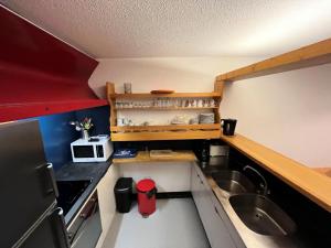 a small kitchen with a sink and a microwave at Résidence Cachette - Appartement 3 pièces 7 personnes à Arc 1600 en centre station proche des commerces et des pistes MAE-1687 in Arc 1600