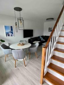 a living room with a table and chairs and a couch at Ferienwohnung Herzmuschel in Varel