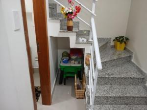 Foto dalla galleria di sobrado 08 com duas suítes, conf a Guarujá