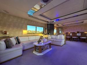 Posezení v ubytování Exclusive Yacht Stay - Best Sea & Old Town Views - Prime Location