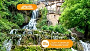 a picture of a waterfall with two signs at La Casa Mágica in Burgos