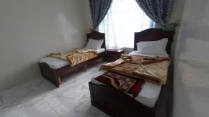Postel nebo postele na pokoji v ubytování الرمثا هوتل
