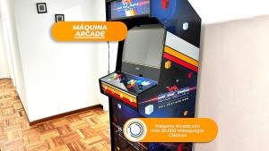 a video game console with a nintendo arcade at La Casa Mágica in Burgos
