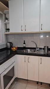 Kuchyňa alebo kuchynka v ubytovaní Ideal Holiday Apartment City Center