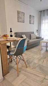 A seating area at Ideal Holiday Apartment City Center
