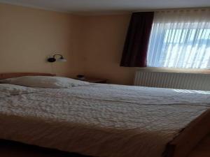 a bedroom with a white bed and a window at Ferienanlage Orther Reede, Fehmarn-Orth in Orth