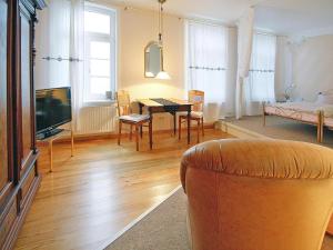 a living room with a television and a table and chairs at Wohnung in Zahrensdorf bei drei Seen in Zahrensdorf