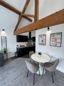 Gallery image of Cole Street Apartments - Chic Modern Loft Apartment near Liverpool in Birkenhead +12 photos
