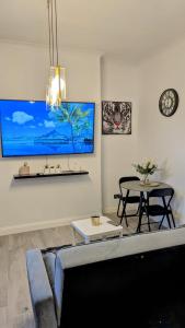 a living room with a couch and a table at Crystal Palace Stylish gfloor 1bed apartment,3 minutes walk to Crystal palace station in London