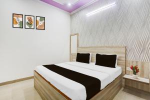 Postel nebo postele na pokoji v ubytování Super Townhouse Sector 4 Gurgaon