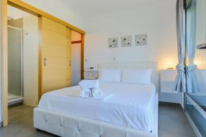 Postel nebo postele na pokoji v ubytování Deluxe Chrousso Pool Villa