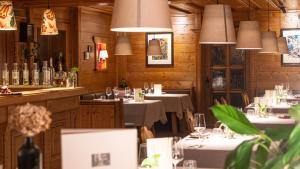 PENSION Hinterleithner 레스토랑 또는 맛집