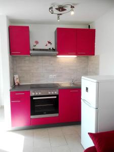 Кухня или мини-кухня в Apartment Maro
