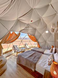 ワディ・ラムにあるRUM iSLAND LUXURY CAMP & Bubbles Hotelのギャラリーの写真