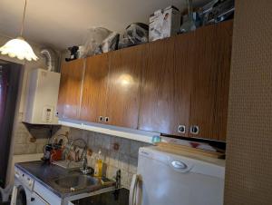 una cocina con fregadero y lavadora en 4 people, 15 minutes from Cannes, en Le Cannet 12 fotos más