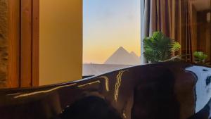 Üldine mäevaade või majutusasutusest Pyramids moon Tower pildistatud vaade