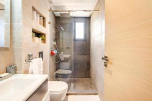 Bilik mandi di Studio Cosy, corniche à 2 min , Parking , Netflix +14 gambar