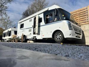 Fotografie z fotogalerie ubytování Terrain de loisirs en plein centre de Lièvin camping car v destinaci Liévin