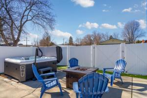Φωτογραφία από το άλμπουμ του Upscale Heated Pool Retreat Near Lake CDA with Hot Tub σε Coeur d'Alene +16 φωτογραφίες