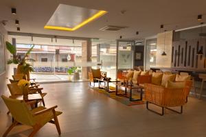 a lobby with couches and tables and chairs at VVC Hotel's in Villavicencio