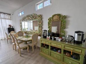 Příslušenství pro přípravu čaje a kávy v ubytování Hotel-Spa Posada Bonita + 21 fotografií
