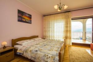 Postel nebo postele na pokoji v ubytování Apartments Villa Luciana