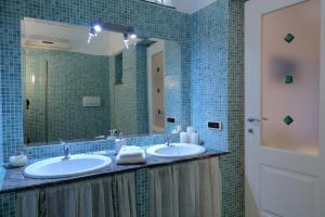 Ένα μπάνιο στο Villa con giardino a pochi passi dal mare +21 φωτογραφίες