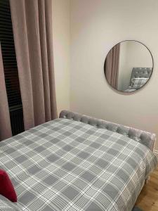 Katil atau katil-katil dalam bilik di Top Floor West End Apartment - Partick, Glasgow +3 gambar