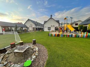 Ο χώρος παιχνιδιού για παιδιά στο Comfortable holiday homes close to the beach