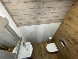 Ένα μπάνιο στο Holiday homes near the beach, sauna, jacuzzi +20 φωτογραφίες