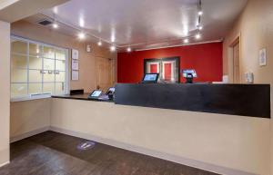 a lobby with a cash counter and a red wall at Extended Stay America Select Suites - Orlando - Lake Mary - 1040 Greenwood Blvd in Lake Mary