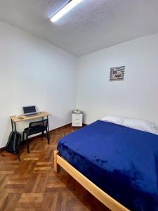 Ένα ή περισσότερα κρεβάτια σε δωμάτιο στο Gutierrez Hostel