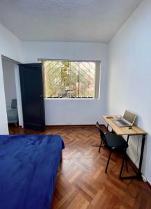 Ένα ή περισσότερα κρεβάτια σε δωμάτιο στο Gutierrez Hostel