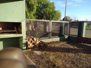 a building with a fence with windows and a yard at Vicenzo in Melo
