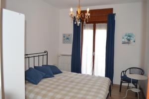 A bed or beds in a room at Betty's House