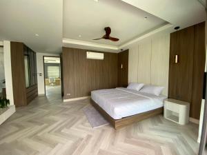 a bedroom with a bed and a ceiling fan at Mountain breeze villa phuket in Ban Bang Khu