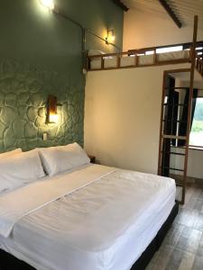 New Western客房内的一张或多张床位