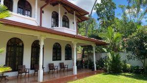Foto de la galería de Stone Arch Villa A Timeless Retreat with a Free Kandy Lake Boat Tour en Katugastota