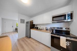 Dapur atau dapur kecil di Stylish 1-BD Apt Gym, BBQ, Free Parking