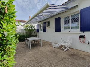 Tòa nhà nơi nhà nghỉ dưỡng tọa lạc