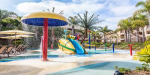 un parque acuático en un complejo con tobogán en Grand Pacific Palisades, en Carlsbad