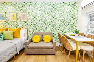 a living room with a couch and a table with yellow pillows at CozyHome BigGrdn RmWTub PetOkUCF in Orlando +26 photos