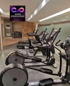 Fitness centrum a/nebo fitness zařízení v ubytování Shore 3 tower 2 mall of Asia staycation + 8 fotografií