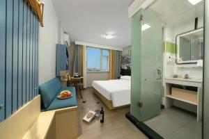 Ένα ή περισσότερα κρεβάτια σε δωμάτιο στο Lanyu Hotel-Guangzhou YongQingFang Tourist Scenic Spot Branch-Airport pick-up service