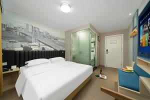 Ένα ή περισσότερα κρεβάτια σε δωμάτιο στο Lanyu Hotel-Guangzhou YongQingFang Tourist Scenic Spot Branch-Airport pick-up service