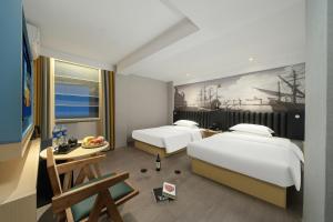 Ένα ή περισσότερα κρεβάτια σε δωμάτιο στο Lanyu Hotel-Guangzhou YongQingFang Tourist Scenic Spot Branch-Airport pick-up service