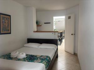 Letto o letti in una camera di Hotel Portal Guatapé
