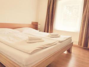 Tempat tidur dalam kamar di Penzion Ráj